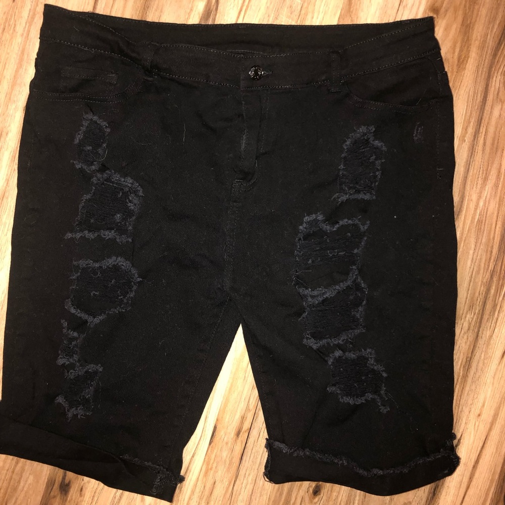 Distressed Bermuda shorts